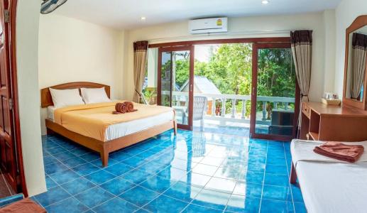Hugs Guesthouse - 1