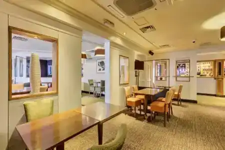 Premier Inn Putney Bridge - 10