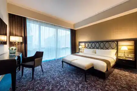 Golden Tulip - 69