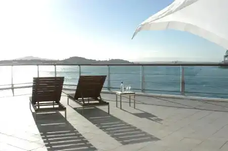 Hilton - 25