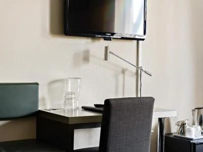 Tylebackl; Sure Collection by Best Western - 76