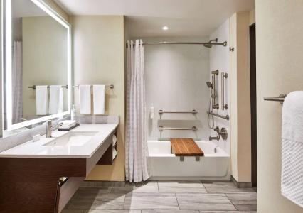 Embassy Suites by Hilton Nashville - 53