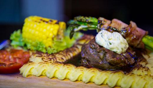 Harrys Bar & Restaurant - 11