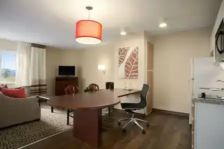 Hawthorn Suites by Wyndham - 18