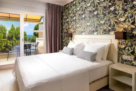 Neikos Mediterraneo Luxury Suites - 57