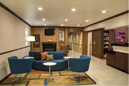 Comfort Inn & Suites North Dallas-Addison - 1