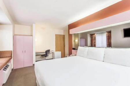 Microtel Inn by Wyndham - 37