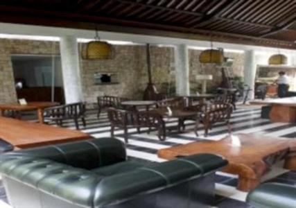 Flores Gallery - 12