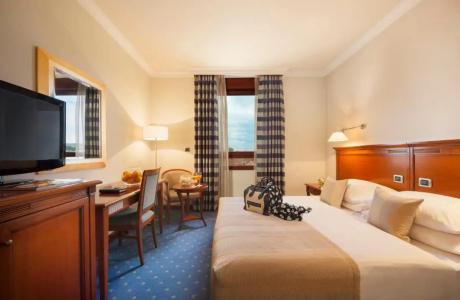 Best Western Premier Astoria - 36