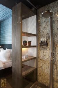 Manzo's Suites - 85