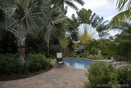 The Cabanas Guesthouse & Spa - Gay Men's Resort - 12