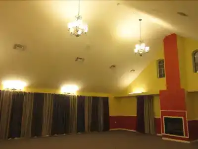 The Crossroads and Suites - 14