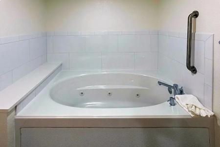 Hampton Inn - 152