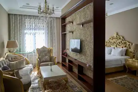 Royal Residence - 263