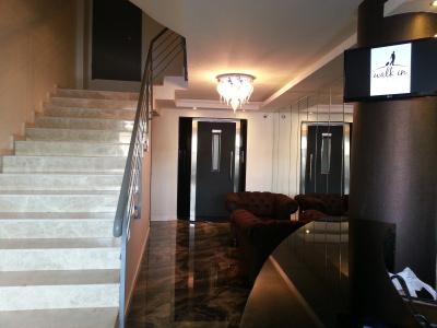 Walk In - 20
