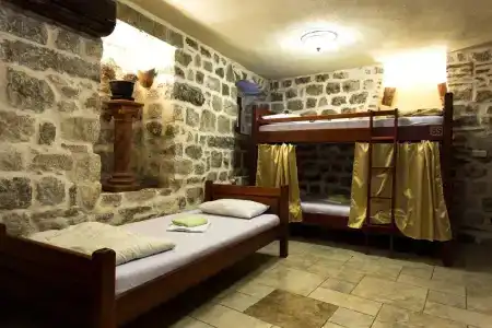 Old Town Youth Hostel - 7