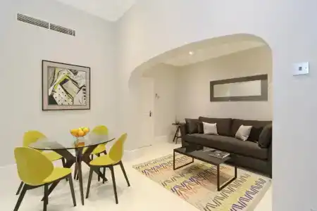 Queensgate Court - 112