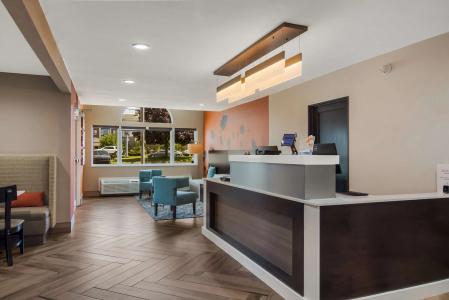 Erie Inn and Suites - 1