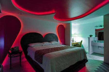 Romantic Inn & Suites - 24