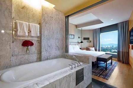 Hilton - 37
