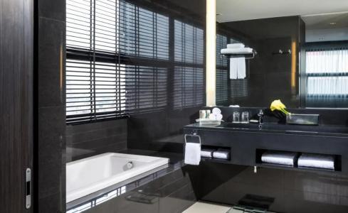 Holiday Inn Bangkok Sukhumvit, An Ihg - 13