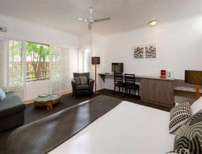 Ramada by Wyndham - 41