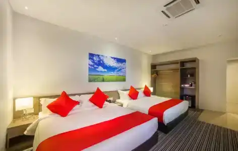 Riccarton Capsule - 34