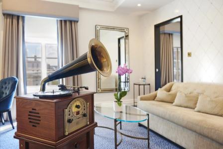 The Waldorf Hilton - 1