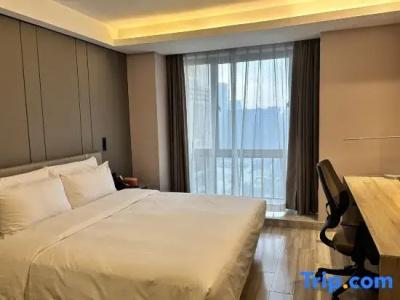 Atour Xi'an Gaoxin Tangyan Road Branch - 92