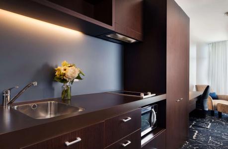 Rydges - 76