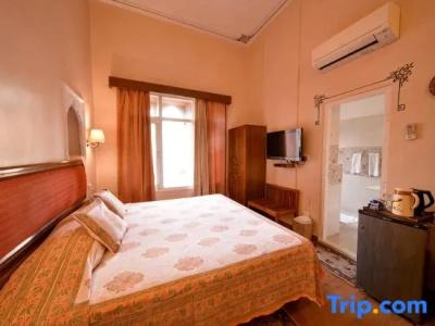 Arya Niwas - 179
