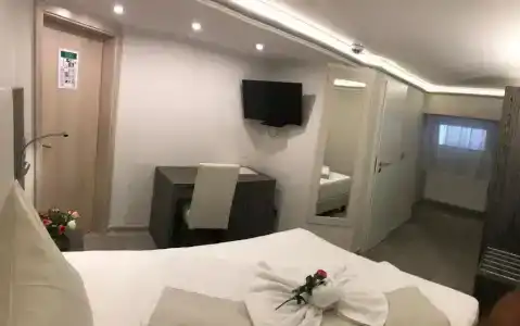 Sophia - 20