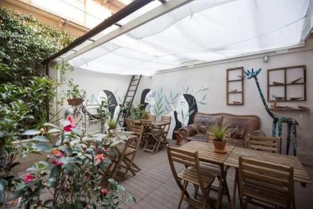 Tomato Backpackers - 14