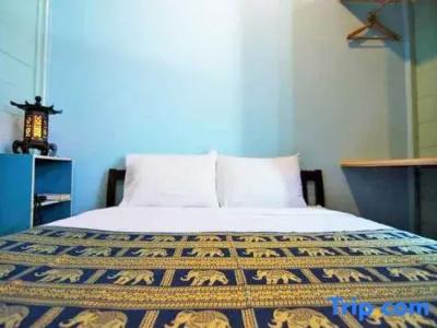 Samsen Sam Place - 124