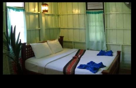 Tree Tops River Huts - 0