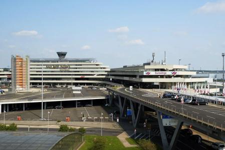 Moxy Cologne Bonn Airport - 3