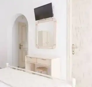 Fragias Studios & - 3