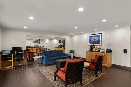 Comfort Inn & Suites - 12