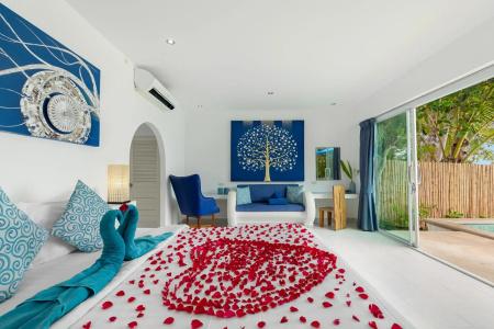 La Perle Luxury Boutique - 1