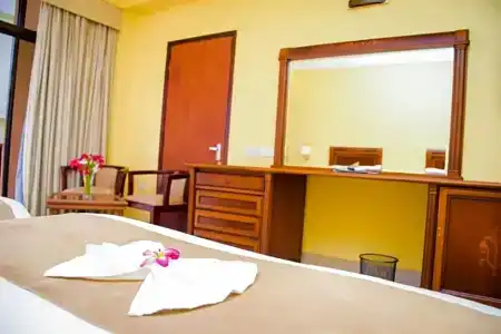 Golden Tulip - 48