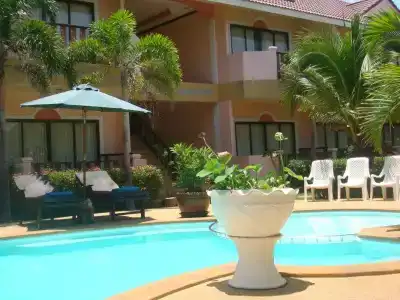 Lanta Seafront Resort - 10