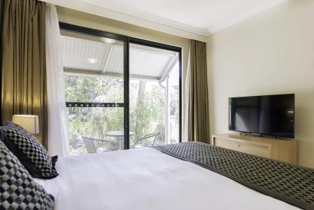 Rydges - 35