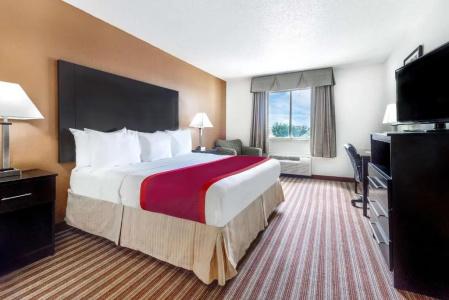 Days Inn & Suites by Wyndham Dallas - 17