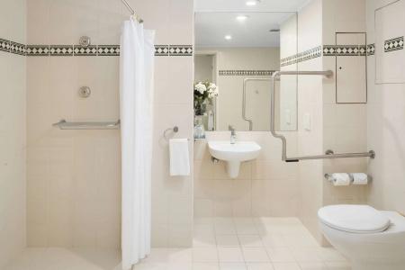 Rydges World Square - 64