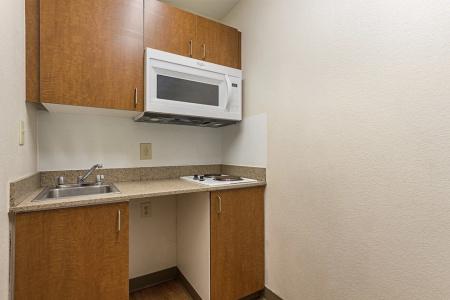 HomeTowne Studios by Red Roof Dallas - - 37