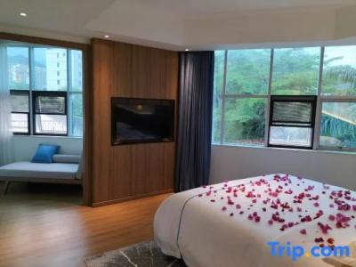 Tropic Towers - 102