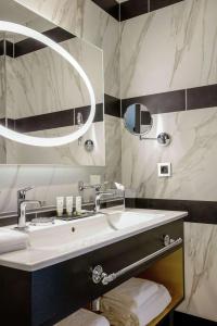 Niepce Paris, Curio Collection By Hilton - 7