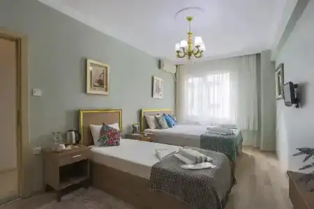 Sofia Corner - 46