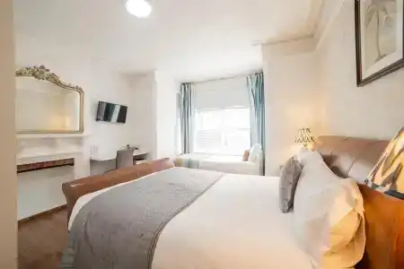Lonsdale Guest House - 25