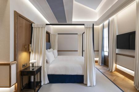 Palacio Solecio, a Small Luxury of the World - 38